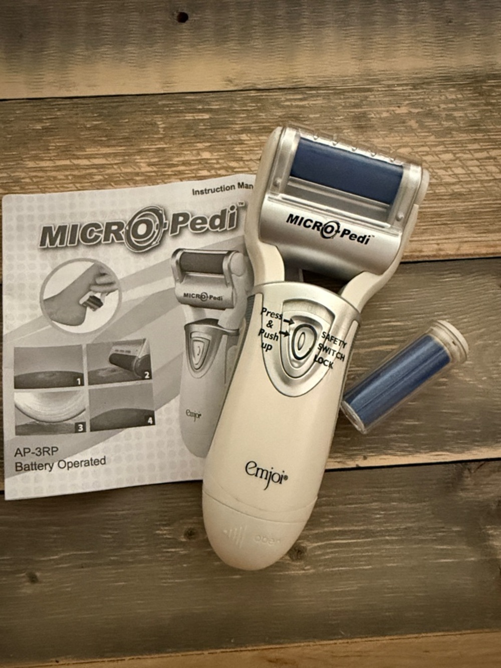 Emjoi MICRO Pedi Electric Foot File - White and Blue